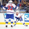 NHL: Winter Classic, radost Montrealu: Paul Byron (41) a Brian Flynn (32)