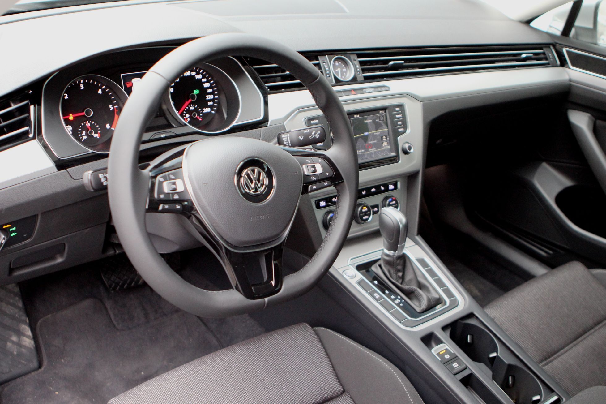 Volkswagen Passat - interiér