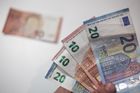 Česká měna pokoří hranici 25 korun za euro, věří experti. Je nejsilnější za 11 měsíců