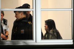 Soud: Útočnice ze Žďáru půjde do detenčního ústavu