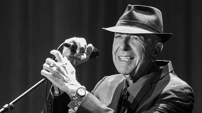 Leonard Cohen při pražském koncertu v červenci 2013.