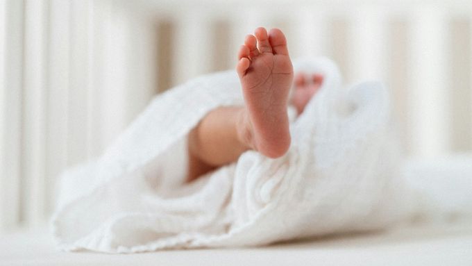 Podle České gynekologické a porodnické společnosti by měla skončit zhruba třetina porodnic - konkrétně 33 ze stávajících 86. Neodrodí totiž ani 600 děti ročně.