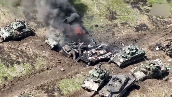 Rusové zneškodnili několik tanků Leopard, které Ukrajině dodali západní spojenci