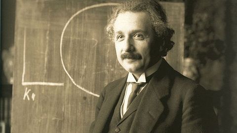 Udělal Einstein chybu ve své teorii relativity?