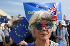 Tvrdý brexit blíž než kdy dřív. Šéfy EU čeká klíčová debata o rozvodu s Brity