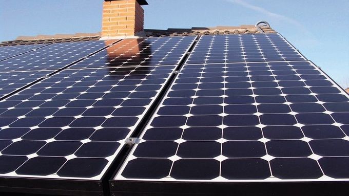 Solární daň dusí majitele malých solárních elektráren.