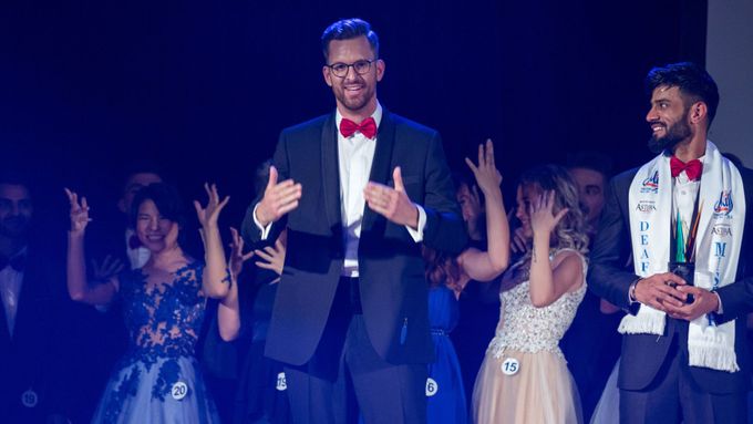 Jan Emmer, vítěz soutěže Miss & Mister Deaf World 2018. Nejkrásnější neslyšící muž světa.