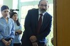 V arménských volbách zvítězil premiér Pašinjan. I přes porážku ve válce v Karabachu