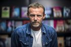 Recenze: Jo Nesbø ubral na brutalitě a mění detektivky za thriller hnaný pomstou