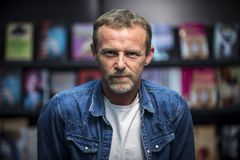 Recenze: Jo Nesbø ubral na brutalitě a mění detektivky za thriller hnaný pomstou