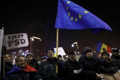 Tisíce Rumunů znovu vyrazily na protivládní demonstrace. Protesty slábnou, trvají už ale měsíc