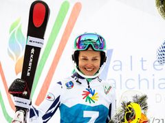 Tereza Kmochová při květinovém ceremoniálu na deaflympijských hrách 2019