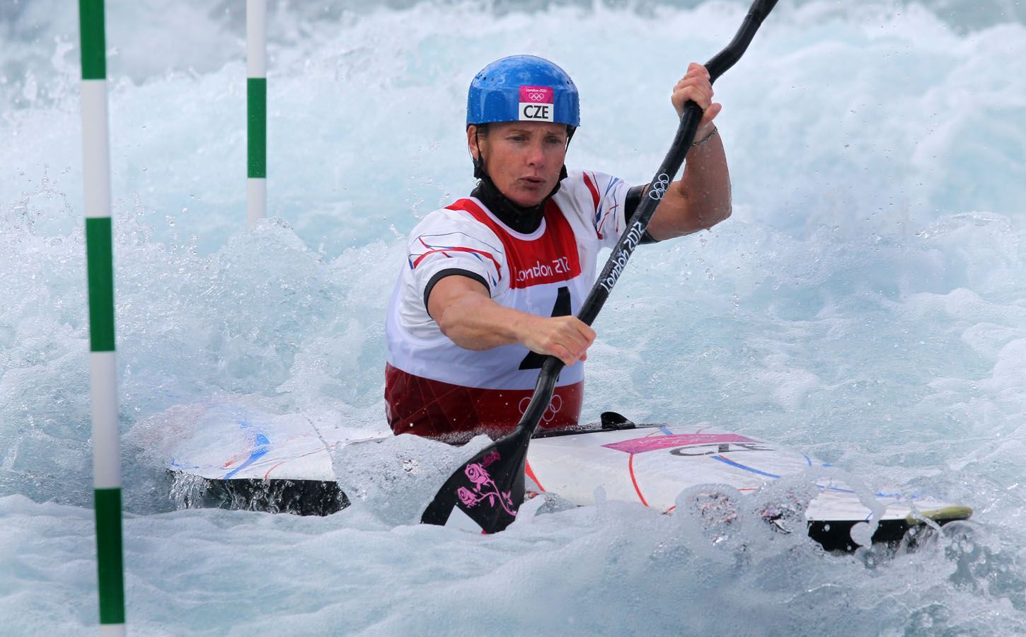 Kajakářka Štěpánka Hilgertová v kvalifikaci vodního slalomu na OH v Londýně