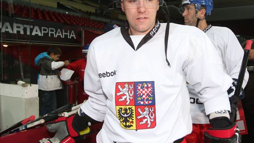 Český hokejový reprezentant Marek Židlický při tréninku před Karjala Cupem 2012.