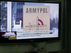 Fiktivní Události ČT informovaly v detektivce Krutá nevěra o firmě Armypol v souvislosti s korupcí při armádních zakázkách