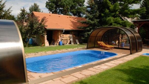 Výběr bazénu řešte co nejdříve, abyste se mohli koupat od prvních slunečných dní.