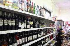 Obchodníci nezaznamenali nárůst zájmu o tvrdý alkohol