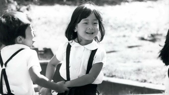 Román se ptá, proč vůbec mít děti. Na ilustračním snímku z roku 1975 je tehdy desetiletá japonská princezna Nori.