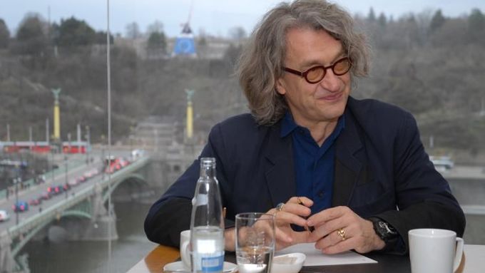 Eco-friendly Win Wenders came to Prague by train saving the nature and energy and money
