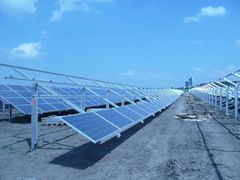 Solární panely mají rozměry 1,2 x 2 metry