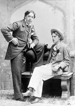 Oscar Wilde a lord Alfred Douglas v roce 1893.