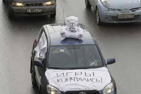 Moskvu zaplnila auta, lidé protestovali proti Putinovi