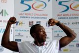 Tehdy už měl Bolt na kontě medaile z dorosteneckého a juniorského MS, navíc v květnu roku 2008 překonal v New Yorku světový rekord Asafy Powella časem 9,72 sekund.