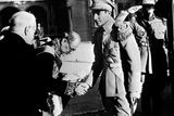 Dynastie Pahlaví nevládla Íránu dlouho. Jen 54 let. Nejprve od roku 1925 Rezá Šáh Pahlaví, od roku 1941 pak jeho syn Muhammad Rezá Pahlaví. Islámská revoluce roku 1979 znamenala konec monarchie.