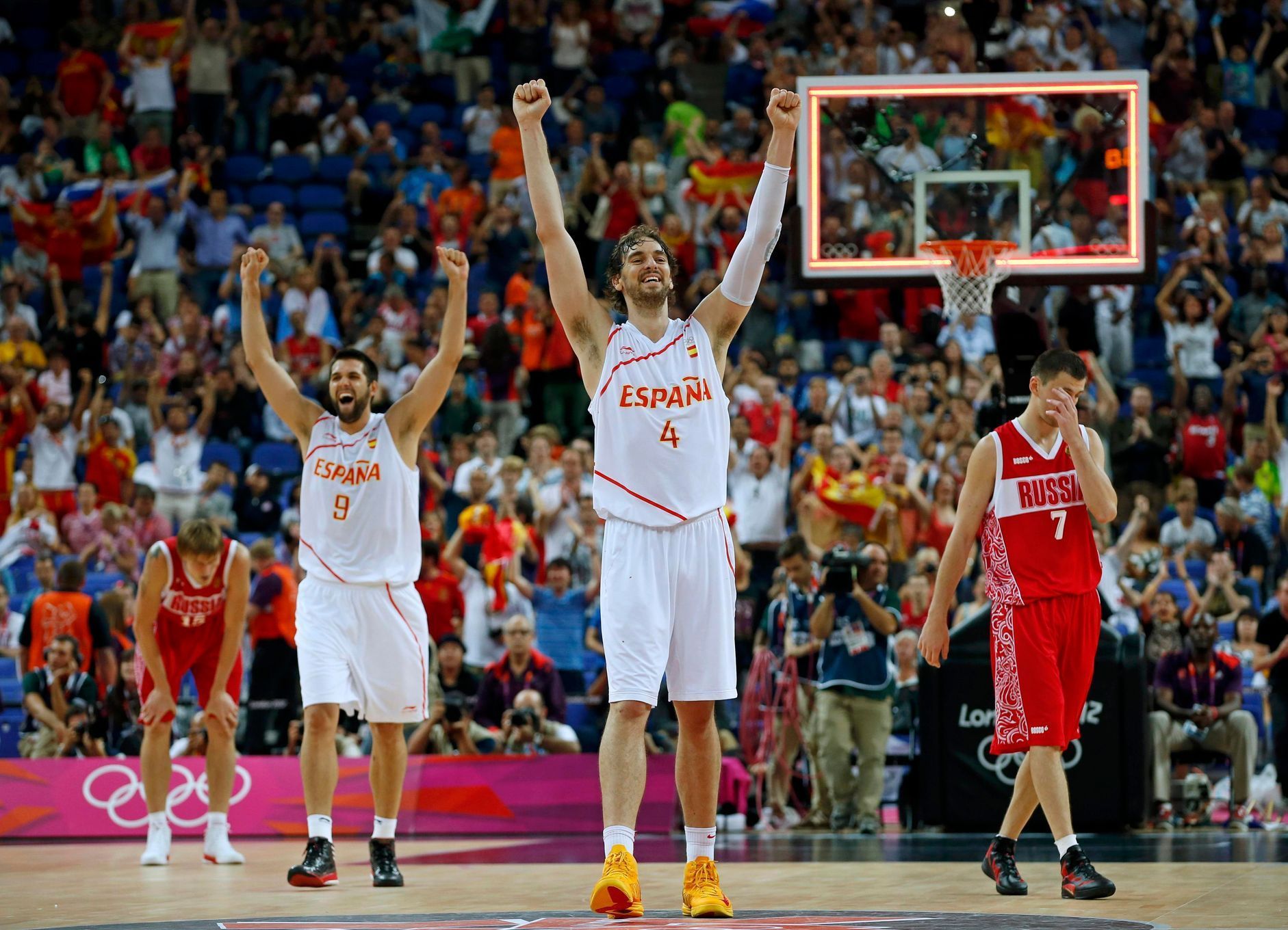 Španělští basketbalisté slaví postup do finále na olympijských hrách