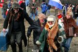 Patnáct let se také místní obyvatelé a příznivci dobrodruha rok co rok pouštěli do recesistického běhu s kufrem (a často v "polárním" oblečení) do kopce Humence. Festival Welzlování se odehrává každý rok v lednu, únoru a březnu.