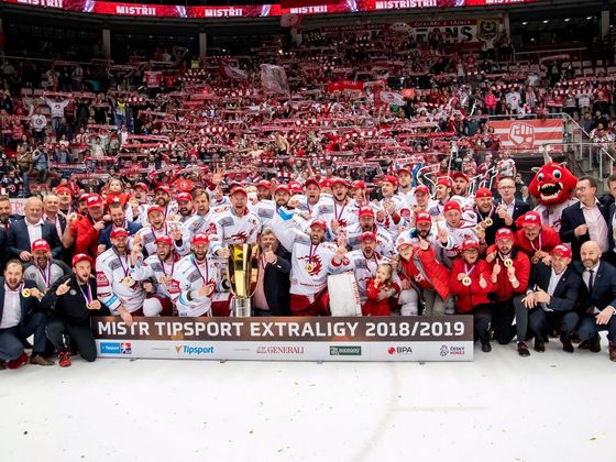 Extraligový seriál Třinec slaví extraligový titul 2019