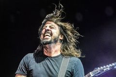 Dave Grohl z Foo Fighters se zastal začínajících muzikantů. Ti museli kvůli hluku přestat zkoušet
