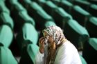 Některé rány se nezacelí. Oběti Srebrenice uctí 50 000 lidí