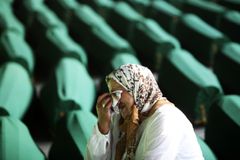 Peklo jménem Srebrenica. Zajatce odvezly na smrt náklaďáky, traumata nevymaže ani Mladičovo doživotí