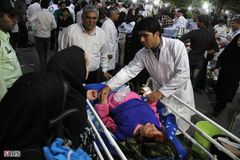 Smrtící zemětřesení v Íránu: 227 mrtvých, 1380 raněných