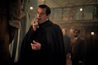 Recenze: Dracula od tvůrců seriálového Sherlocka hýří nápady, vysál ale sám sebe