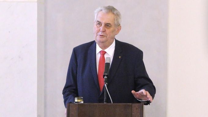 Miloš Zeman oznámil svou kandidaturu na prezidenta.