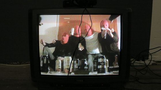 FOTO Kdo uvidí pod neprůstřelnou vestou císaře nahého?