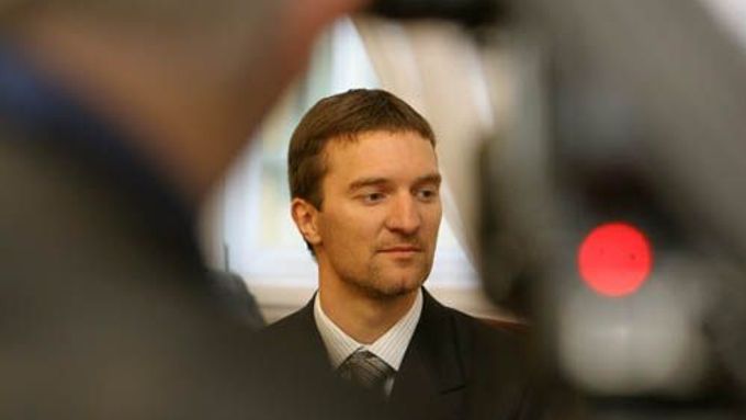 Tak vypadal Tomáš Pitr, když byl v Česku odsouzen.