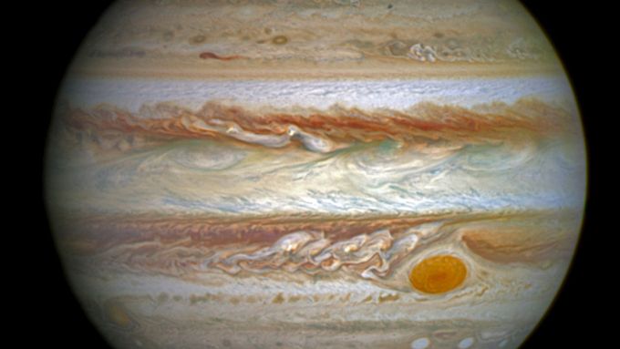 Jupiter je v pořadí pátá ale co do velikosti největší planeta Sluneční soustavy.