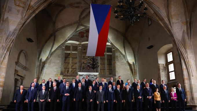 Summit Evropského politického společenství v Praze.