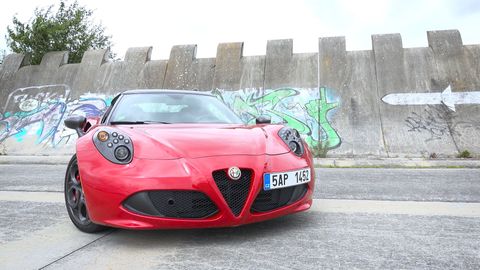 Lék na ztrátu paměti a továrna na adrenalin: Alfa Romeo 4C Spider
