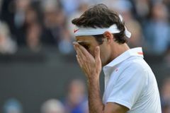 Federer jde strmě dolů. V Gstaadu ho skolil Němec Brands