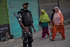 Indický Kašmír oficiálně přišel o autonomii, vláda ho rozdělila na dvě oblasti