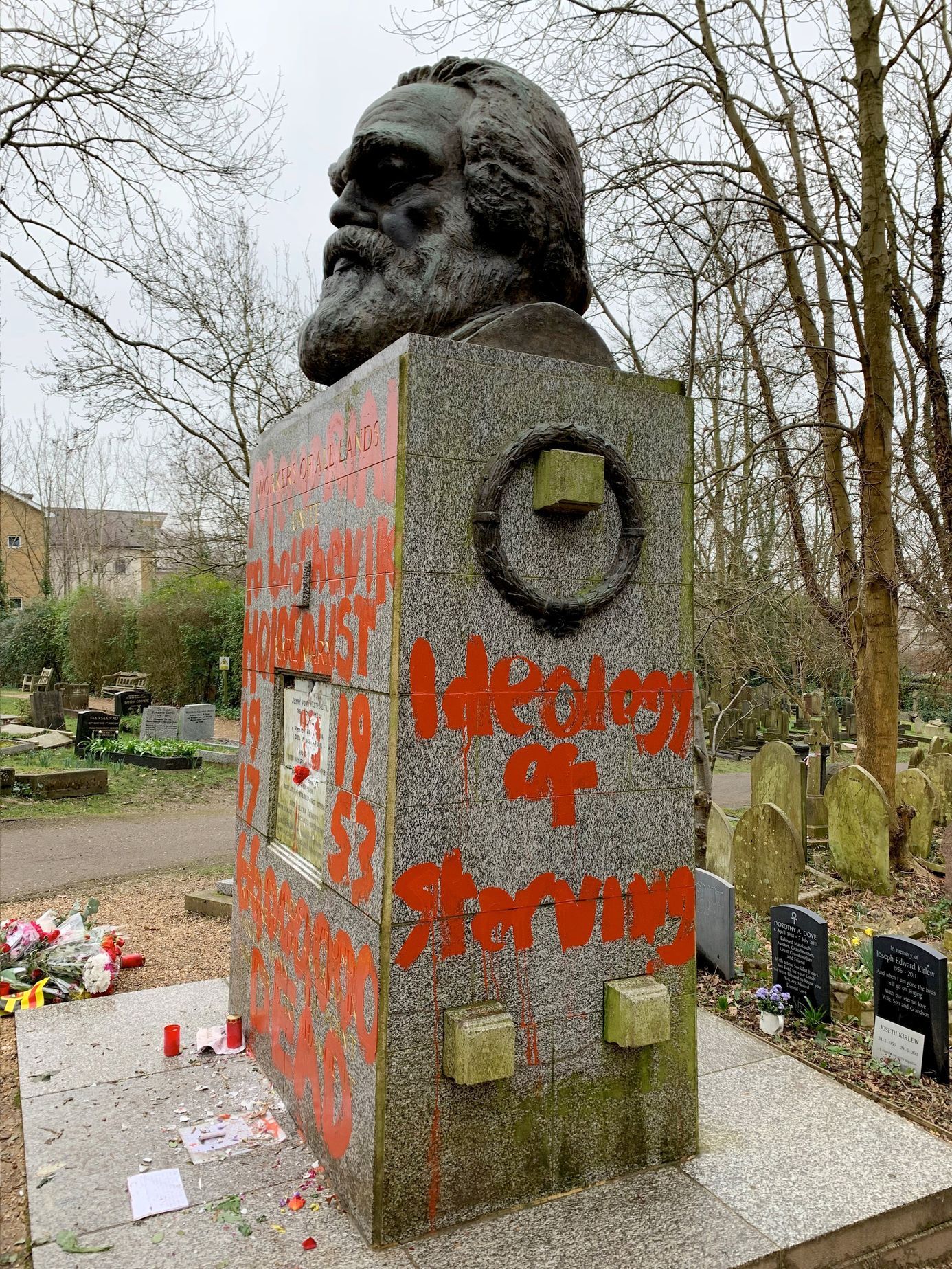 Karel Marx hrob vandal