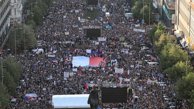 Demonstrace, kterou znovu pořádá iniciativa Milion chvilek pro demokracii, se konala na Václavském náměstí.