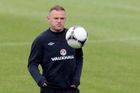 VIDEO Rooney jde na věc: Šílený účes a velké odhodlání