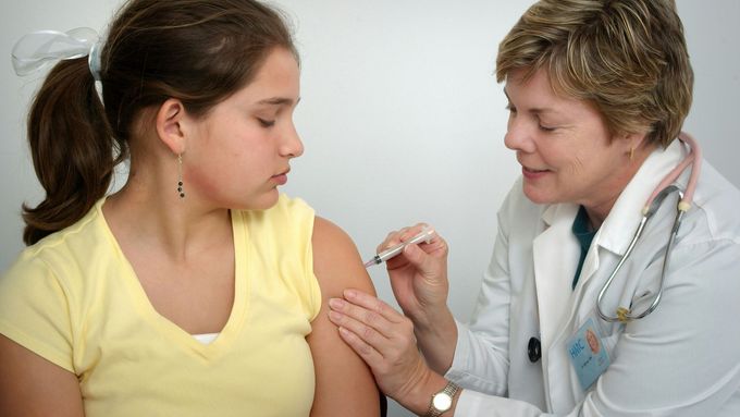Epidemie žloutenky typu A sílí. Očkování, které mohlo nárůst případů zbrzdit, ale pokulhává. S dodávkami vakcín jsou už od léta problémy.