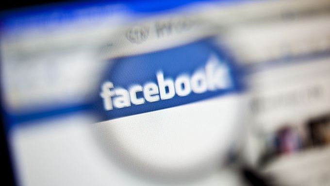 Nahotu Facebook cenzuruje bez milosti. S násilím tomu bylo jinak.