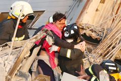 Tchaj-wan zasáhlo silné zemětřesení. Zemřelo nejméně 14 lidí, přes sto jich je nezvěstných